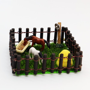 BTXIXI 1:12 Ensemble Ferme Équine Joyeuse : Modèle de Simulation d'Élevage d'Animaux avec Clôture et Étable - Product Image 3