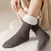 Vente en gros de chaussettes Sherpa doublées en polaire chaude pour l'hiver pour hommes et femmes pour l'intérieur, chaussettes thermiques épaisses et floues et antidérapantes