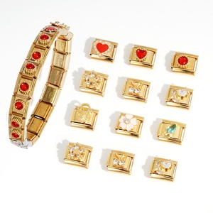 สร้อยข้อมือแฟชั่นทองสไตล์อิตาลี สแตนเลสสตีล ประดับจี้ดอกไม้หลากสีสัน - Product Image 1
