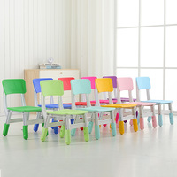 Chaise d'enfant en plastique colorée pour maternelle, garderie et école maternelle