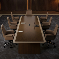 Table de conférence moderne de luxe en forme de bateau, bureau de réunion intelligent avec prises de courant intégrées et éclairage LED