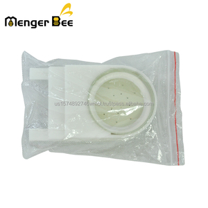 Nouveaux abreuvoirs à eau en plastique Menger Bee American Boardman Entrance Bee Bottom avec bouchon Mason Jar, garantie de 2 ans - Product Image 6