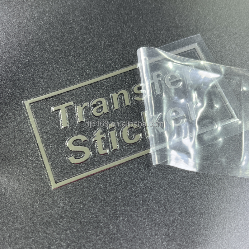 สีเทาเข้ม