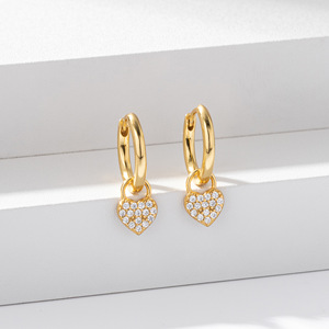 Pendientes de Plata 925 para Mujer, con Corazón Brillante de Circonita Cúbica, Estilo Huggie, Chapados en Oro de 18K, Hipoalergénicos - Product Image 6