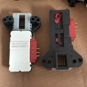 สวิตช์ฝาเครื่องซักผ้า ZV-446 220 V ล็อคประตูอิเล็กทรอนิกส์พลาสติกสำหรับชิ้นส่วนเครื่องซักผ้าในครัวเรือน - Product Image 1
