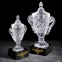 Coupe et trophée en cristal brillant personnalisés en gros pour les champions sportifs