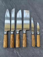 Modèle phare : Ensembles de couteaux de chef Damas professionnels à lame affûtée avec manche en bois d'olivier pour la cuisine