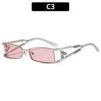 Lunettes de soleil punk cloutées pour femme, monture monobloc surdimensionnée, style rétro Y2K, tendance streetwear, protection UV400, collection 2026