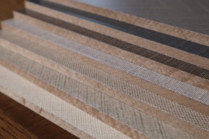 Papel de Lino y Otras Fibras Vegetales E1 Brillante de Primera Clase, Moderno, Resistente a la Humedad y al Agua, 1220x2440mm, Embalaje en Caja de Cartón - Product Image 3