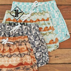 Shorts de plage de haute qualité, imprimés hawaïens, maillots de bain pour enfants, nylon recyclé personnalisé, shorts de bain pour garçons - Product Image 3