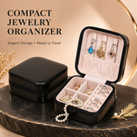 Boîte à bijoux de voyage miniature avec logo personnalisé, en cuir PU brillant, doublure en velours doux, organiseur portable avec fermeture éclair, compartiments personnalisés pour colliers