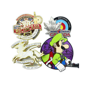 Bán Buôn Phim Hoạt Hình Các Bản Vá Lỗi Nhà Máy Đặt Hàng Dễ Thương Phim Hoạt Hình Anime Hat Quần Áo Cổ Áo Ve Áo Vàng Kim Loại Men Cứng Pin Ve Áo - Product Image 2