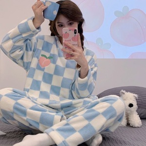 Nuevo conjunto de ropa de dormir gruesa de felpa de otoño e invierno para mujer - Product Image 1