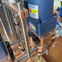 Máquina Automática para Tapar y Sellar Botellas y Frascos de Plástico con Tapas Metálicas Redondas