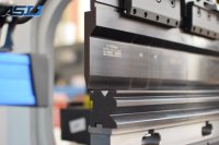 Machine de pliage CNC électro-hydraulique synchrone robuste 4000 mm - 300T 400T 500T 600T avec axes 4+1+2