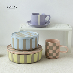 JOYYE-cuencos de cerámica con tapas, juego de tazones coloridos con rayas y tazas - Product Image 1