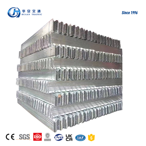 En1317 50000 PSI năng suất điểm 70000 PSI độ bền kéo thép mạ kẽm <span class=keywords><strong>w</strong></span>-<span class=keywords><strong>beam</strong></span> guardrails đường cao tốc giao thông rào cản cho an toàn - Product Image 2