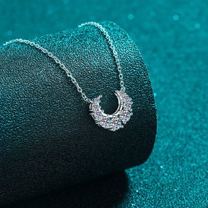GN90 Luxuriöse 925 Sterling Silber Moissanit Halbmond Lächeln Diamant Trendige 18K Vergoldete Unisex Mondkette - Product Image 3