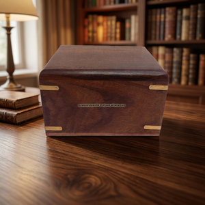 Urnes funéraires en bois sculpté de haute qualité, design moderne, écologiques et personnalisables pour hommes, femmes et enfants - Product Image 3