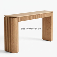 Console moderne Wabi-Sabi en chêne rainuré vertical, buffet incurvé en bois massif importé pour salon