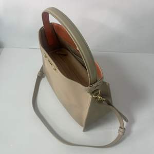 Couleur unie Simple Luxueux Sac à main pour femme en cuir PU Sous les bras Nouveau Sac à bandoulière Voyage à la mode Sacs élégants - Product Image 4