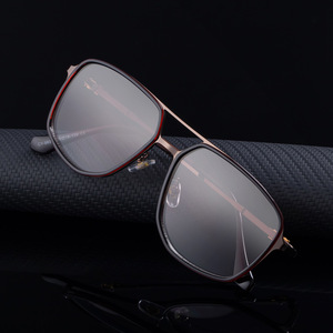 Lunettes de soleil carrées pour hommes Cy-98378, monture en métal, protection UV400, classe 2, pare-soleil noir en plastique et métal pour usage extérieur - Product Image 1