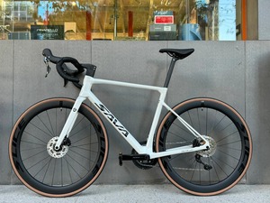 Bicicleta SAVA T1000 Di 2 7170 con Cambio Electrónico, Cuadro de Carbono, Ofrece Rendimiento Ligero y Durabilidad - Product Image 5