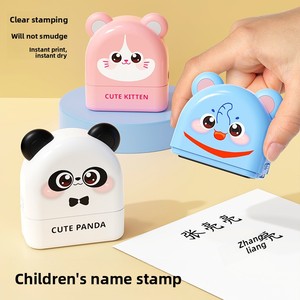 Set <span class=keywords><strong>di</strong></span> Timbri in Plastica Fotosensibile per Bambini con Logo Personalizzato per Vestiti <span class=keywords><strong>di</strong></span> Animali Domestici e Asili Nido - Product Image 1