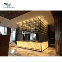 Comptoir de bar d'hôtel moderne en marbre onyx avec éclairage LED RVB pour mobilier d'hôtel