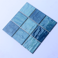Stock de carreaux de mosaïque en céramique bleue Carreau de sol de piscine à peler pour cuisine Installation facile Style design moderne pour mur intérieur
