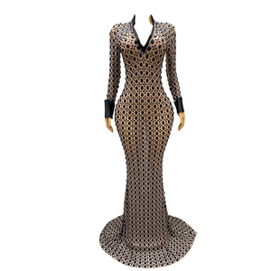 Robe de soirée élégante pour femme, grande taille, col en V, ornée de cristaux, strass et sequins, avec traîne, en maille, moulante, pour cocktail et anniversaire - Product Image 1