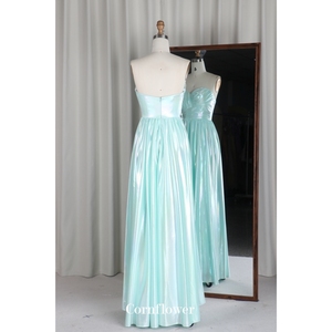 时尚现代绿色光泽缎面马克西连衣裙直筒裙，带褶肩甜心无袖u型背拉链，适合派对 - Product Image 3