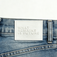 Étiquette rectangulaire personnalisée en cuir véritable avec logo gaufré, pressée à chaud, pour vêtements en jean, accessoires de couture, OEM