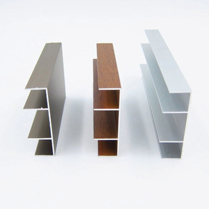 Profilés d'extrusion en <span class=keywords><strong>aluminium</strong></span> texture bois <span class=keywords><strong>6061</strong></span> T6 pour marché Mexique Brésil Amérique – Section de cadre résidentiel structurel - Product Image 5