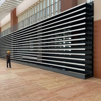 Système de sièges télescopiques rétractables pour intérieur, tribunes mobiles, gradins de stade pour salles et gymnases