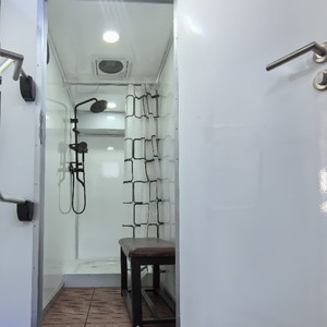 Remolque <span class=keywords><strong>de</strong></span> ducha portátil moderno <span class=keywords><strong>de</strong></span> 8 puestos Remolque <span class=keywords><strong>de</strong></span> ducha moderno personalizado Remolque <span class=keywords><strong>de</strong></span> ducha <span class=keywords><strong>de</strong></span> <span class=keywords><strong>lujo</strong></span> <span class=keywords><strong>para</strong></span> <span class=keywords><strong>eventos</strong></span> al aire libre a la venta - Product Image 5