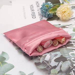 ถุงบรรจุภัณฑ์ผ้าซาตินสีชมพูกุหลาบนุ่มหรูหราแบบกําหนดเองบรรจุภัณฑ์ของขวัญกระเป๋าสตางค์พร้อมโลโก้ที่กําหนดเองนํามาใช้ใหม่ได้ - Product Image 3