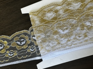 Ribete de encaje floral al por mayor de poliéster con bordado dorado festoneado decorativo para el interior de ataúdes y suministros funerarios - Product Image 2