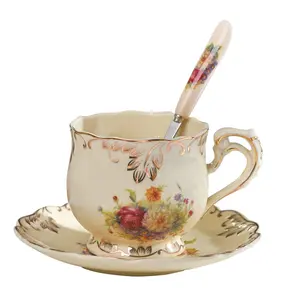 Porcellana Tazza di Tè e Piattino Set 8oz Avorio Tazza di Caffè Vintage Floral Set da Tè In Ceramica