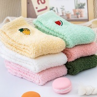Dameskousen tot halverwege de kuit, koraalfleece, gebreide sokken, Japanse stijl, fruitborduurwerk, pluche, winter, effen kleur, dik, ademend, thermo