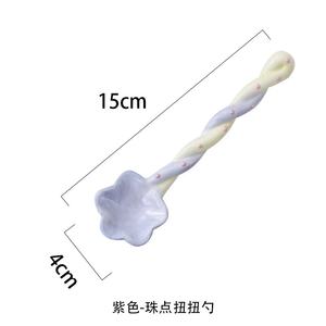 ช้อนเซรามิคด้ามยาวลายการ์ตูนสไตล์เกาหลี ช้อนไอศกรีมเพ้นท์มือ ช้อนขนมหวานด้ามยาว อุปกรณ์ครัว - Product Image 5