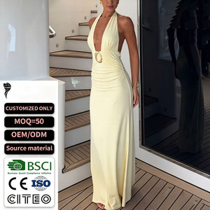 Robe longue moulante jaune beurre pour femme, style OEM personnalisé, nouvelle collection 2026, avec col halter, taille naturelle, décolleté en V profond, anneau doré et fronces, pour le quotidien - Product Image 1