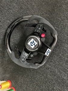 Volant personnalisé en fibre de carbone avec LED pour <span class=keywords><strong>Volkswagen</strong></span> <span class=keywords><strong>Golf</strong></span> 7/MK6 GTI, compatible avec les modèles M4/X5/X6 et Série 6, avec design sportif et cuir - Product Image 2