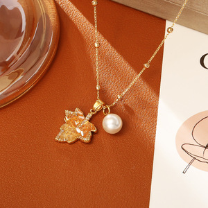 Collar de Cadena Larga Ajustable con Hoja de Arce y Perla de Cobre para Mujer, Colgante de Hoja de Arce con Degradado - Product Image 3