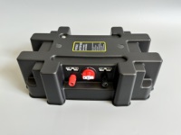 Caja de Batería Portátil de Plástico con Encendedor de Cigarrillos, Voltímetro USB, Conector Anderson e Interruptor Marino