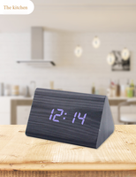 Horloge triangulaire personnalisée en bois à induction vocale peut régler plusieurs réveils Horloge de bureau à commande vocale en MDF