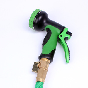 Pistola de agua multifuncional de alta presión con manguera telescópica para lavado de autos y riego de jardín - Product Image 5