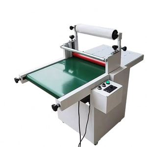 Machine à plastifier électrique automatique 500/700 pour lamination à froid avant et arrière, avec moteur à vitesse et pression réglables, pour cartons en plastique - Product Image 1