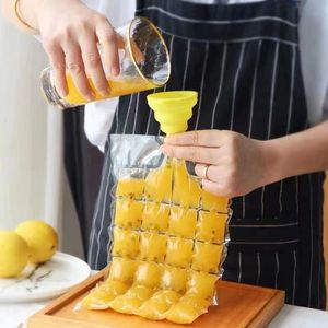 Stampi per cubetti di ghiaccio usa e getta all'ingrosso produttore di ghiaccio domestico sacchetto di ghiaccio in plastica frutto della passione sacchetto di succo di plastica con beccuccio - Product Image 3