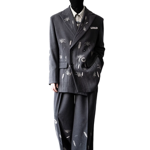Abito da <span class=keywords><strong>Uomo</strong></span> <span class=keywords><strong>Doppiopetto</strong></span> Casual alla Moda 2026 Personalizzato OEM/ODM con Logo Lavorato a Maglia e Stampa Grafica - Product Image 2